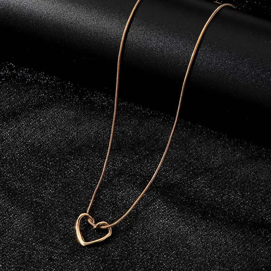 Twisted Heart Pendant Necklace – Gold Tone